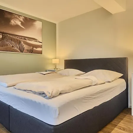 Pier 12, 6 *